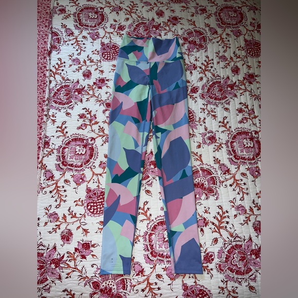 BEACH RIOT LEGGINGS! - Picture 3 of 4